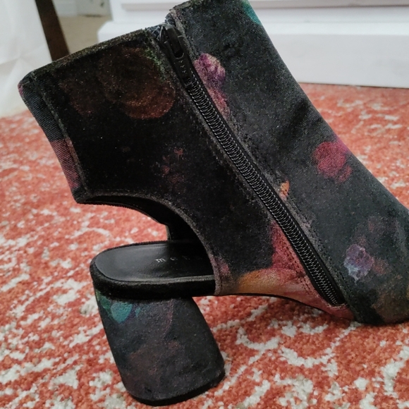 Metaphor Peekaboo Booties - Picture 2 of 7